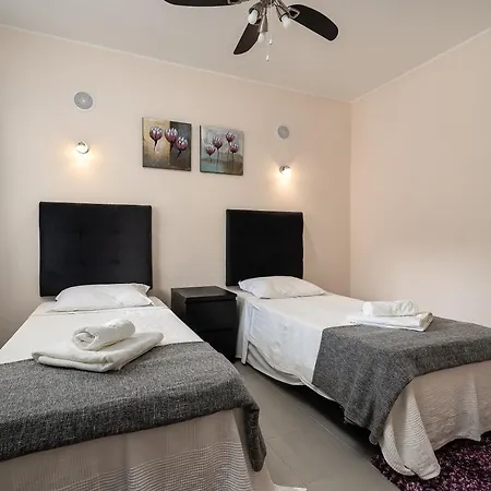 Yacintos * Αλμπουφέιρα